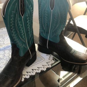 Women’s ariat boots